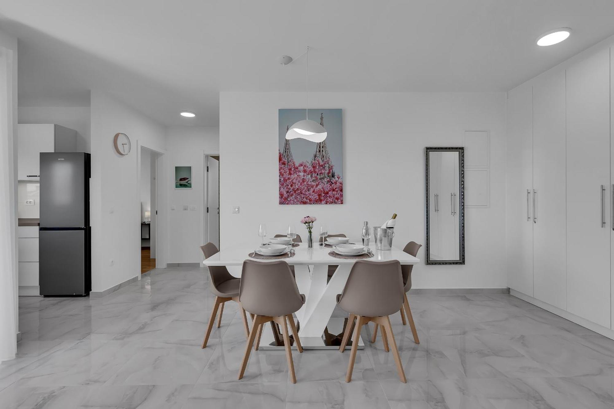 Apartment Luxurious And Bright With Sea And Mountain View *