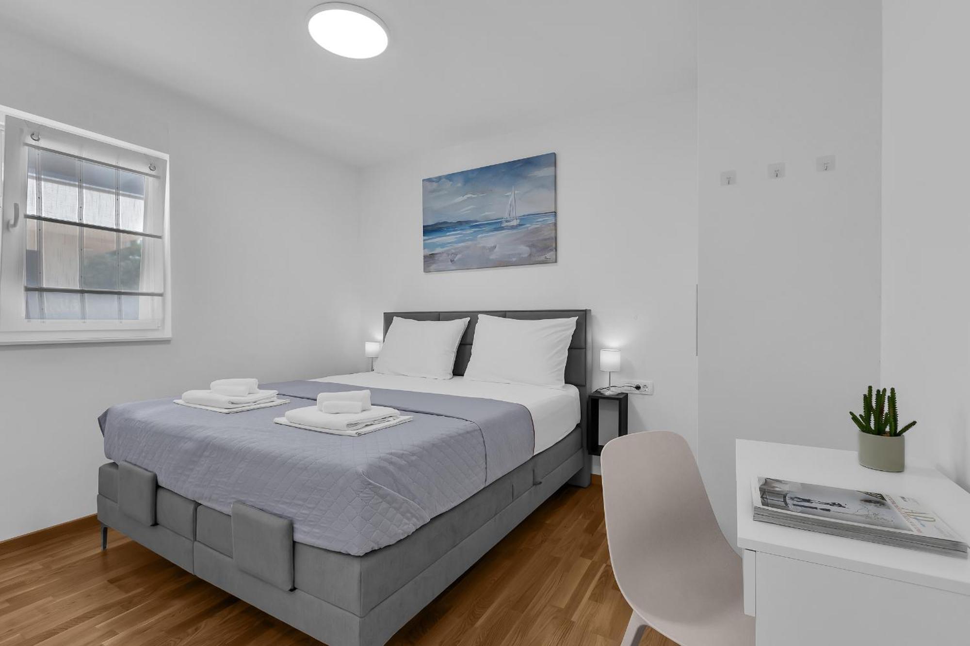 Luxurious And Bright With Sea And Mountain View Apartment