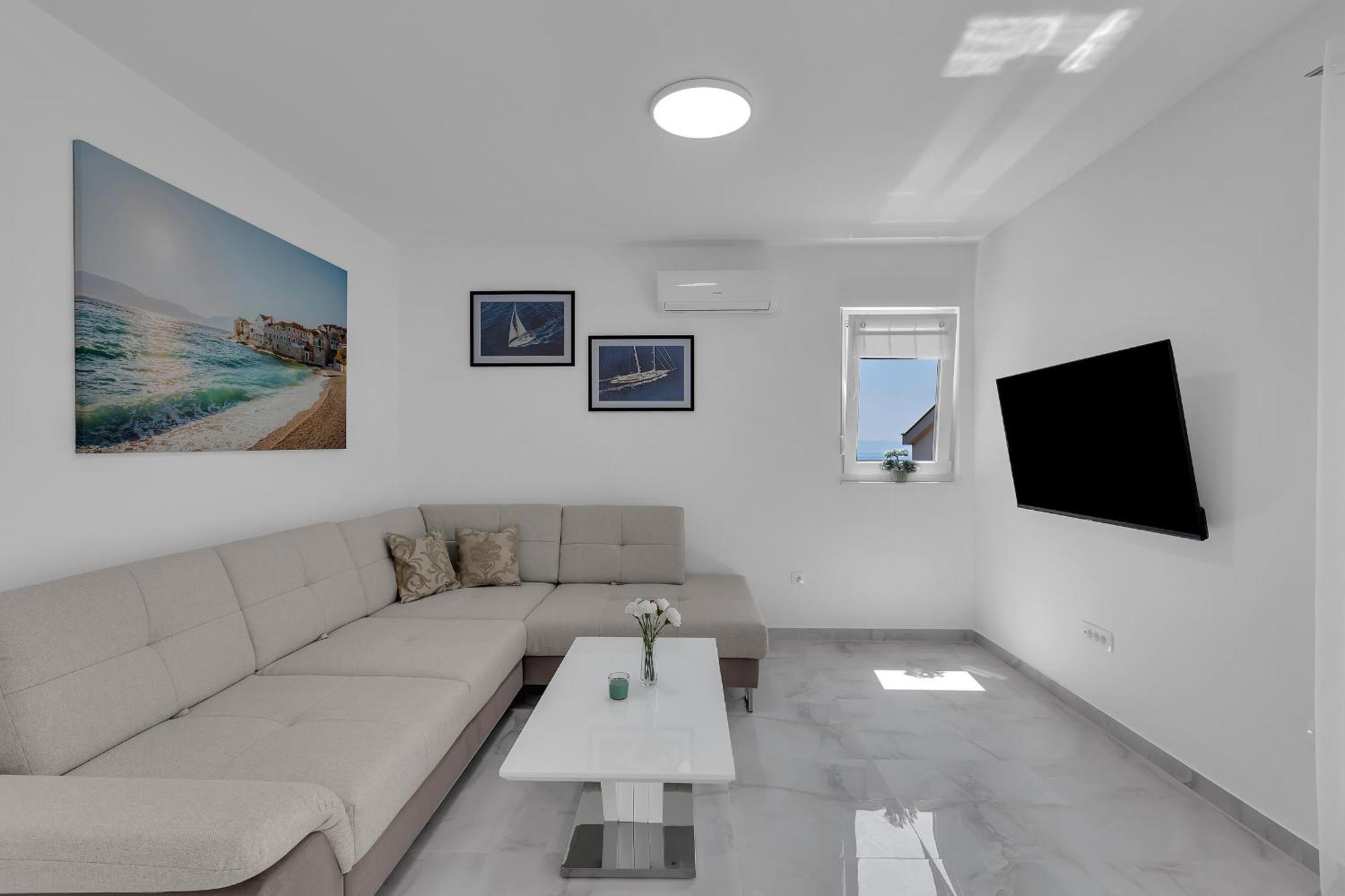 Luxurious And Bright With Sea And Mountain View Apartment *
